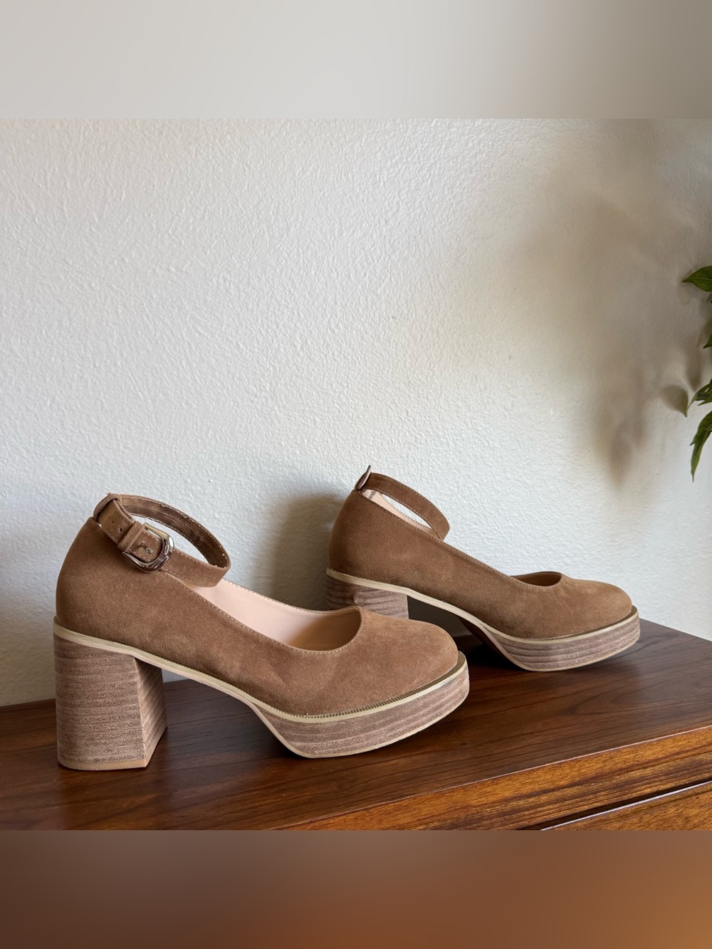 Oasis Society Designer Camel Brown Suede Mary Jane Heels Women’s Size 10 - Picture 4 of 9